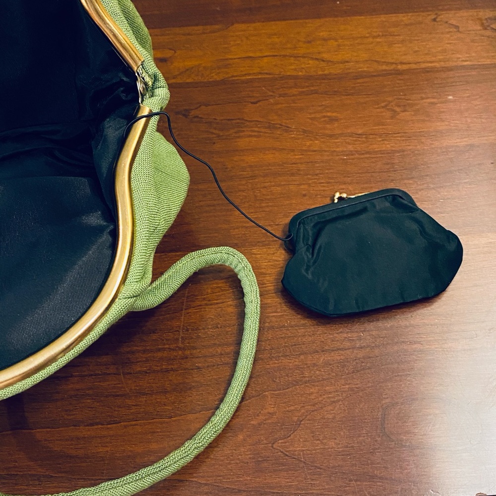 SOLD🌟HP🌟VTG 1950s Green Linen Kiss Clasp Handbag - Picture 6 of 12